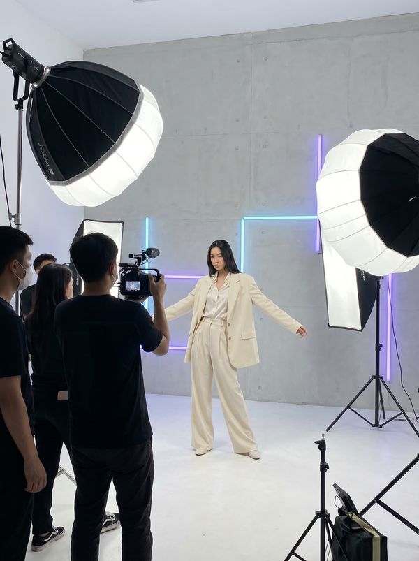 香蕉漫画视频-时尚写真拍摄